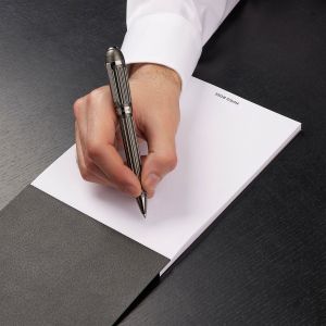 Hugo Boss Химикалка Limited Edition Arc, в кутия