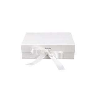 Office 1 Кутия Gift Box, с магнитно затваряне, сгъваема, 26 х 23 х 9.5 cm, бяла