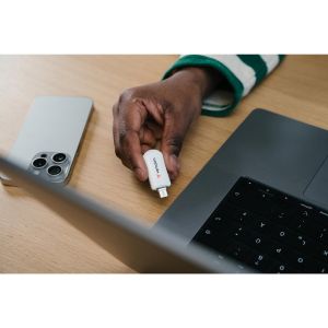 USB флаш памет Verbatim Plectra, 512 GB, USB Type-C 3.2, бяла