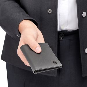 Hugo Boss Калъф за карти Saffiano, с 8 отделения, сив