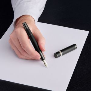 Hugo Boss Писалка Core Iconic, черна